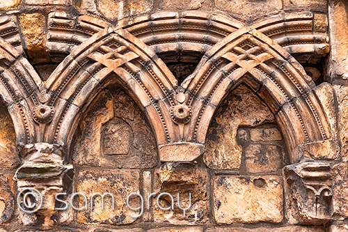 Ruins at Holyroodhouse - D700, 24-70mm