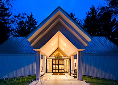 Pine Lodge, Twilight - D700, 14-24mm
